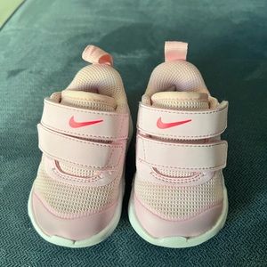 Pink Foam and White Omni Multi Court Sneaker Sz 2 INFANT